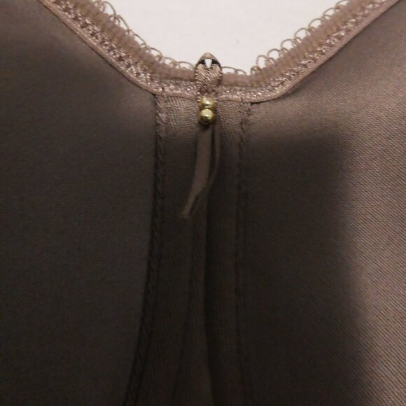 WACOAL | 42 DD | Elegant Taupe Contoured Bra | Removeable Padding Not Included - Picture 8 of 15